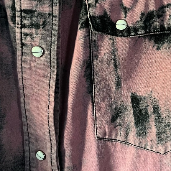 OLI & HAIL Pink and Black Acid Wash Tie-Dye Button-Down Shirt Dress Duster - Picture 4 of 9